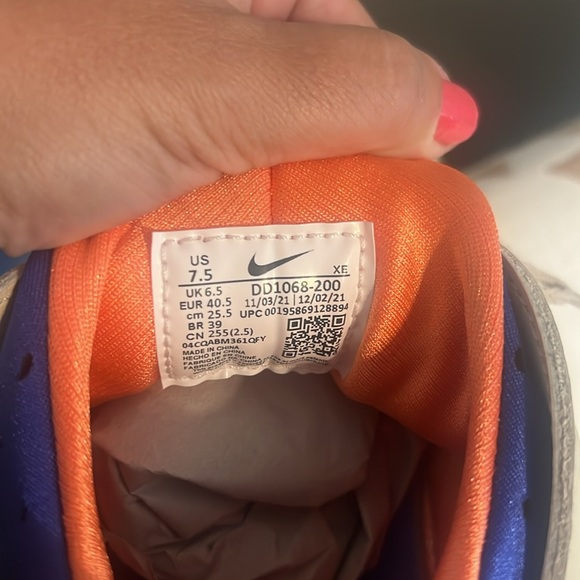 Nike Air Huarache in Rattan, Hyper Royal & Bright Mandarin - Picture 5 of 8